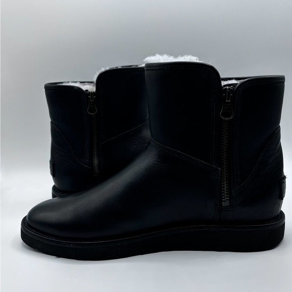 Uggs leather side zip sherpa lined SZ 9  . - Picture 14 of 16